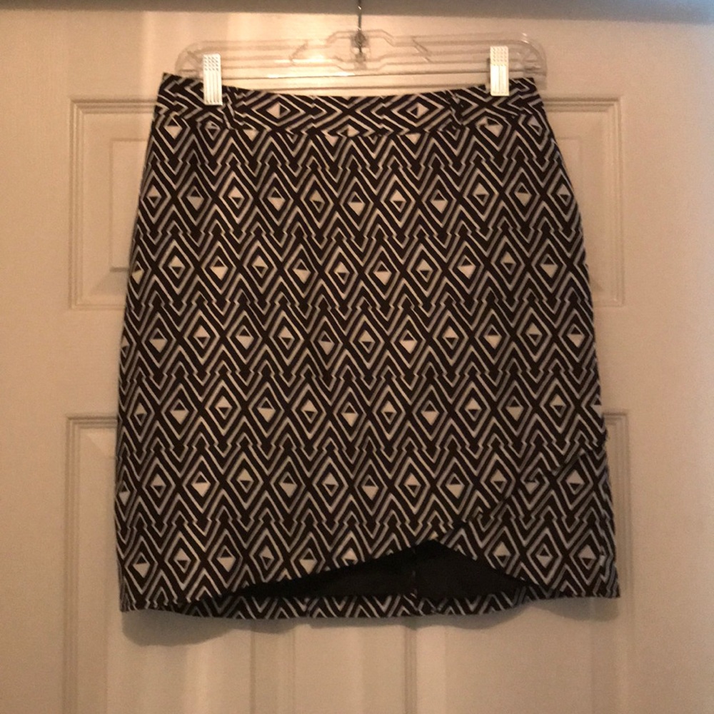White House Black Market size 4 skirt